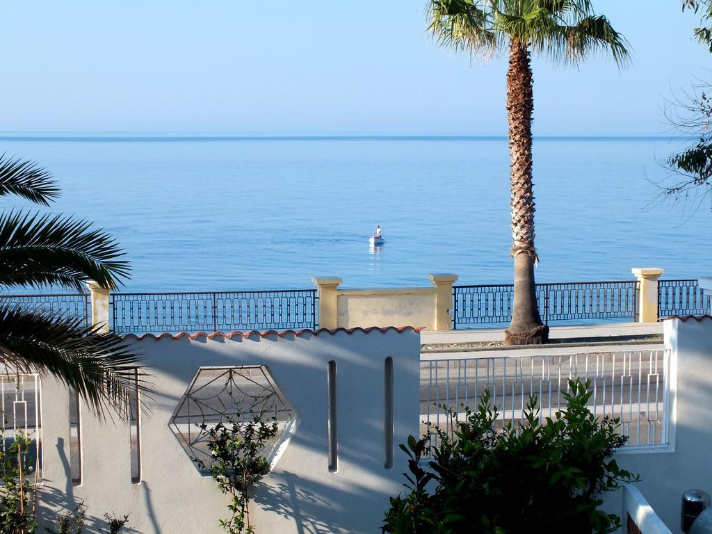 B&B Villa Sul Mare Melito Di Porto Salvo Eksteriør bilde